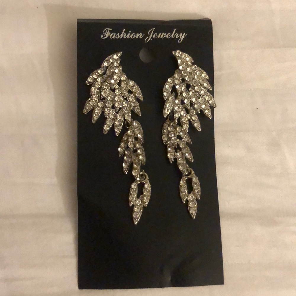 Fashion dangle earrings
